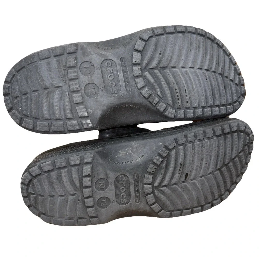 Crocs Clogs Black Unisex Men's 10 /‎ Women's 12 Classic Round Toe Shoes Slip On
